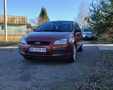 Червоний Форд Фокус, об'ємом двигуна 1.6 л та пробігом 260 тис. км за 4700 $, фото 1 на Automoto.ua