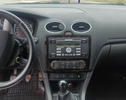 Красный Форд Фокус, объемом двигателя 1.6 л и пробегом 190 тыс. км за 4500 $, фото 5 на Automoto.ua