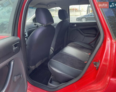 Красный Форд Фокус, объемом двигателя 1.6 л и пробегом 260 тыс. км за 2800 $, фото 9 на Automoto.ua
