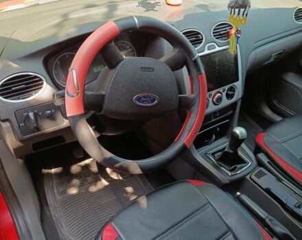 Красный Форд Фокус, объемом двигателя 1.6 л и пробегом 295 тыс. км за 3950 $, фото 5 на Automoto.ua