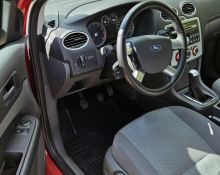 Червоний Форд Фокус, об'ємом двигуна 1.6 л та пробігом 350 тис. км за 4399 $, фото 7 на Automoto.ua