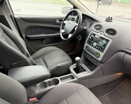 Красный Форд Фокус, объемом двигателя 1.6 л и пробегом 350 тыс. км за 2350 $, фото 2 на Automoto.ua