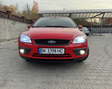 Красный Форд Фокус, объемом двигателя 1.6 л и пробегом 197 тыс. км за 4900 $, фото 1 на Automoto.ua