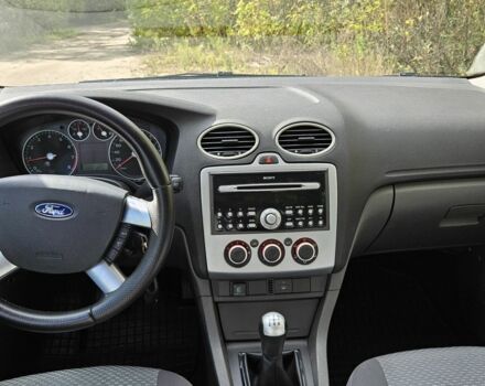 Червоний Форд Фокус, об'ємом двигуна 1.6 л та пробігом 350 тис. км за 4399 $, фото 6 на Automoto.ua