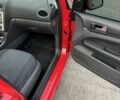 Красный Форд Фокус, объемом двигателя 1.6 л и пробегом 197 тыс. км за 4900 $, фото 6 на Automoto.ua