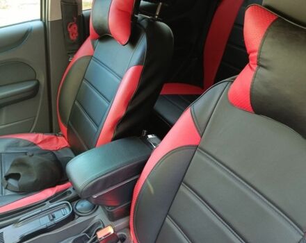 Красный Форд Фокус, объемом двигателя 1.6 л и пробегом 295 тыс. км за 3950 $, фото 6 на Automoto.ua