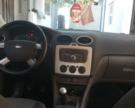 Красный Форд Фокус, объемом двигателя 1.39 л и пробегом 212 тыс. км за 3200 $, фото 6 на Automoto.ua