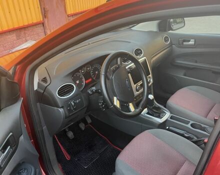 Красный Форд Фокус, объемом двигателя 1.6 л и пробегом 222 тыс. км за 5500 $, фото 2 на Automoto.ua