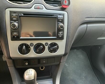 Красный Форд Фокус, объемом двигателя 1.6 л и пробегом 196 тыс. км за 5400 $, фото 5 на Automoto.ua
