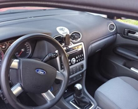 Красный Форд Фокус, объемом двигателя 1.8 л и пробегом 247 тыс. км за 4300 $, фото 5 на Automoto.ua