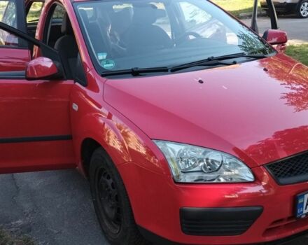 Красный Форд Фокус, объемом двигателя 1.8 л и пробегом 247 тыс. км за 4300 $, фото 2 на Automoto.ua