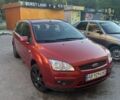 Красный Форд Фокус, объемом двигателя 1.6 л и пробегом 222 тыс. км за 5500 $, фото 1 на Automoto.ua