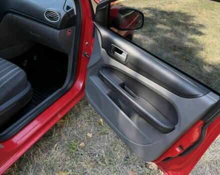 Червоний Форд Фокус, об'ємом двигуна 1.6 л та пробігом 403 тис. км за 5050 $, фото 8 на Automoto.ua