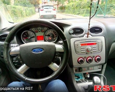 Красный Форд Фокус, объемом двигателя 1.8 л и пробегом 274 тыс. км за 5500 $, фото 4 на Automoto.ua