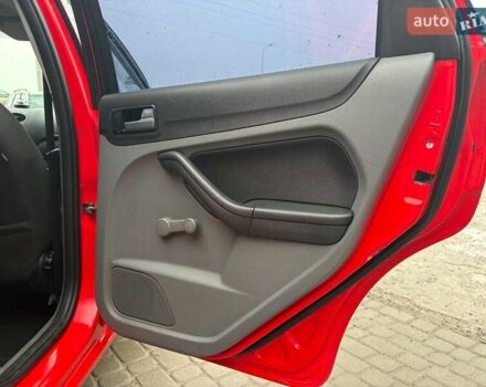 Красный Форд Фокус, объемом двигателя 1.6 л и пробегом 206 тыс. км за 4540 $, фото 29 на Automoto.ua