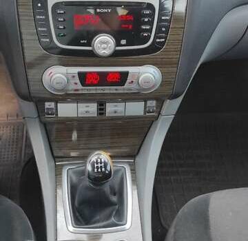 Красный Форд Фокус, объемом двигателя 1.8 л и пробегом 350 тыс. км за 4900 $, фото 15 на Automoto.ua