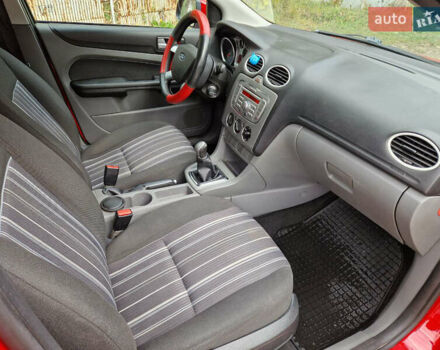 Червоний Форд Фокус, об'ємом двигуна 1.6 л та пробігом 260 тис. км за 4500 $, фото 21 на Automoto.ua