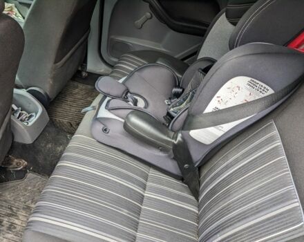 Красный Форд Фокус, объемом двигателя 1.6 л и пробегом 160 тыс. км за 3500 $, фото 5 на Automoto.ua