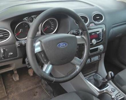 Красный Форд Фокус, объемом двигателя 1.8 л и пробегом 350 тыс. км за 4900 $, фото 10 на Automoto.ua