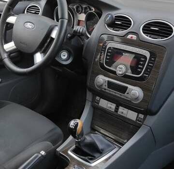 Красный Форд Фокус, объемом двигателя 1.8 л и пробегом 350 тыс. км за 4900 $, фото 27 на Automoto.ua