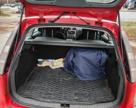 Красный Форд Фокус, объемом двигателя 1.6 л и пробегом 10 тыс. км за 5500 $, фото 7 на Automoto.ua