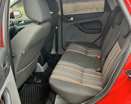 Красный Форд Фокус, объемом двигателя 1.56 л и пробегом 295 тыс. км за 5299 $, фото 6 на Automoto.ua