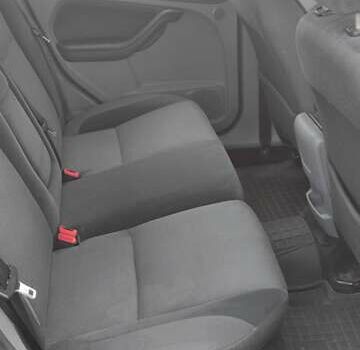 Красный Форд Фокус, объемом двигателя 1.8 л и пробегом 350 тыс. км за 4900 $, фото 25 на Automoto.ua