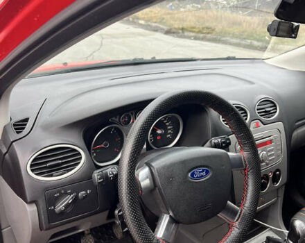 Красный Форд Фокус, объемом двигателя 1.56 л и пробегом 295 тыс. км за 5299 $, фото 15 на Automoto.ua