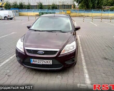 Красный Форд Фокус, объемом двигателя 1.8 л и пробегом 274 тыс. км за 5500 $, фото 1 на Automoto.ua