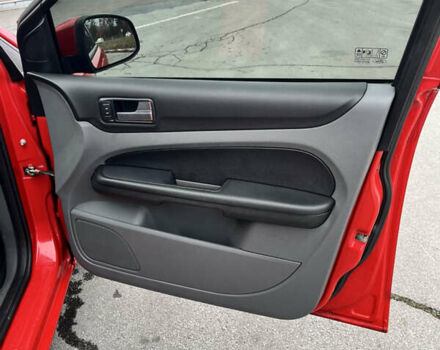 Красный Форд Фокус, объемом двигателя 1.56 л и пробегом 295 тыс. км за 5299 $, фото 13 на Automoto.ua