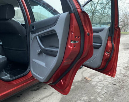 Красный Форд Фокус, объемом двигателя 1.8 л и пробегом 179 тыс. км за 5500 $, фото 40 на Automoto.ua