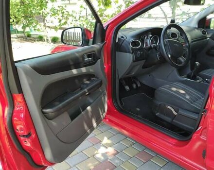 Красный Форд Фокус, объемом двигателя 1.6 л и пробегом 296 тыс. км за 6600 $, фото 6 на Automoto.ua