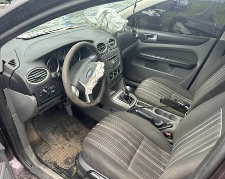 Красный Форд Фокус, объемом двигателя 1.6 л и пробегом 240 тыс. км за 1750 $, фото 3 на Automoto.ua