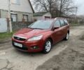 Красный Форд Фокус, объемом двигателя 1.8 л и пробегом 179 тыс. км за 5500 $, фото 1 на Automoto.ua