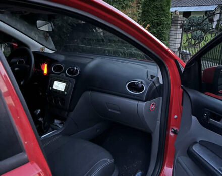 Червоний Форд Фокус, об'ємом двигуна 1.6 л та пробігом 256 тис. км за 6000 $, фото 7 на Automoto.ua