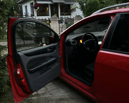 Червоний Форд Фокус, об'ємом двигуна 1.6 л та пробігом 256 тис. км за 6000 $, фото 4 на Automoto.ua