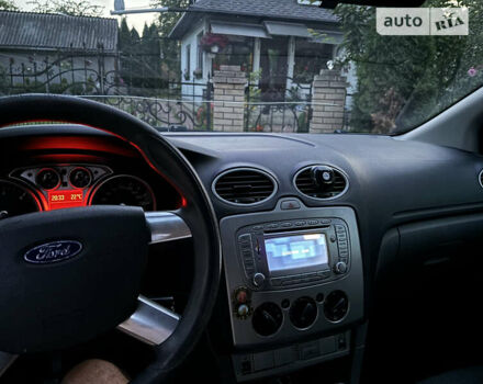 Червоний Форд Фокус, об'ємом двигуна 1.6 л та пробігом 256 тис. км за 6000 $, фото 5 на Automoto.ua