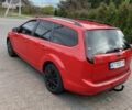 Красный Форд Фокус, объемом двигателя 1.6 л и пробегом 300 тыс. км за 6000 $, фото 1 на Automoto.ua