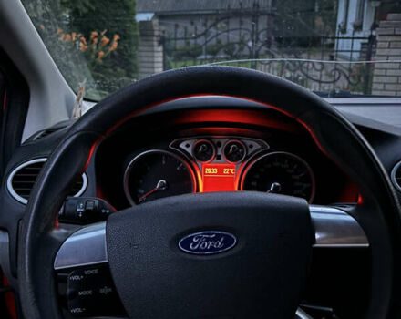 Червоний Форд Фокус, об'ємом двигуна 1.6 л та пробігом 256 тис. км за 6000 $, фото 6 на Automoto.ua