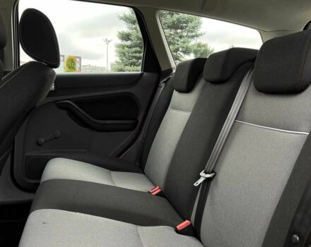 Червоний Форд Фокус, об'ємом двигуна 1.6 л та пробігом 209 тис. км за 6500 $, фото 17 на Automoto.ua