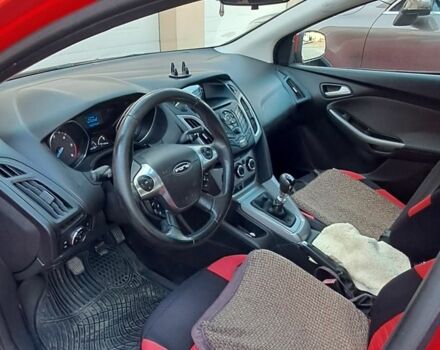 Червоний Форд Фокус, об'ємом двигуна 1.6 л та пробігом 260 тис. км за 5500 $, фото 5 на Automoto.ua