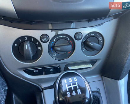 Красный Форд Фокус, объемом двигателя 1.6 л и пробегом 138 тыс. км за 7999 $, фото 13 на Automoto.ua