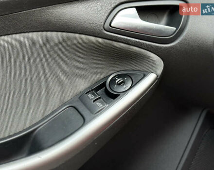 Красный Форд Фокус, объемом двигателя 1.6 л и пробегом 260 тыс. км за 7350 $, фото 38 на Automoto.ua