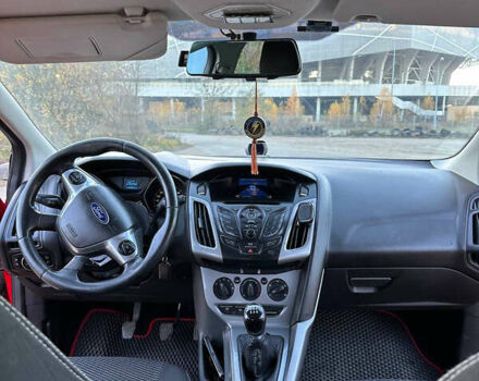 Красный Форд Фокус, объемом двигателя 1.6 л и пробегом 220 тыс. км за 6100 $, фото 4 на Automoto.ua