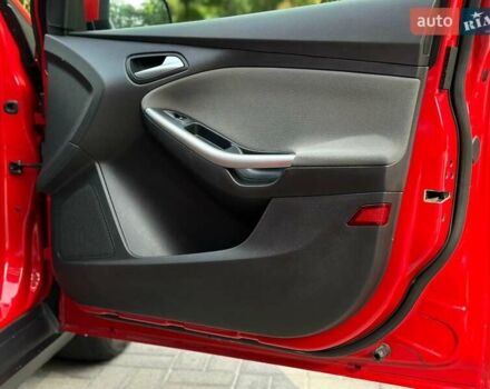 Красный Форд Фокус, объемом двигателя 1.56 л и пробегом 260 тыс. км за 7300 $, фото 2 на Automoto.ua