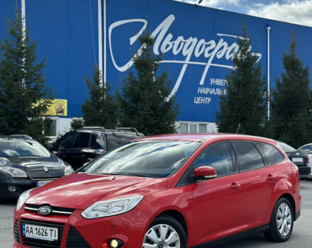 Красный Форд Фокус, объемом двигателя 1.6 л и пробегом 256 тыс. км за 6400 $, фото 1 на Automoto.ua