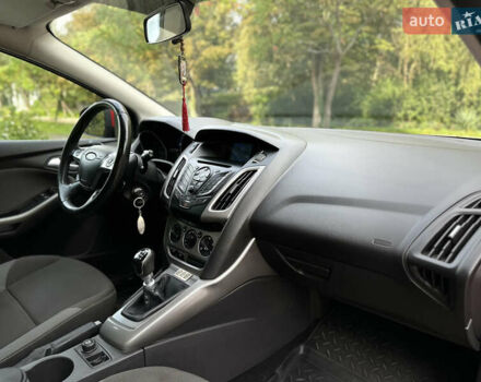 Красный Форд Фокус, объемом двигателя 1.6 л и пробегом 260 тыс. км за 7350 $, фото 58 на Automoto.ua