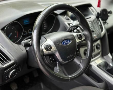 Красный Форд Фокус, объемом двигателя 1.6 л и пробегом 260 тыс. км за 7300 $, фото 4 на Automoto.ua