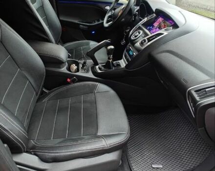 Червоний Форд Фокус, об'ємом двигуна 1.6 л та пробігом 26 тис. км за 13000 $, фото 7 на Automoto.ua