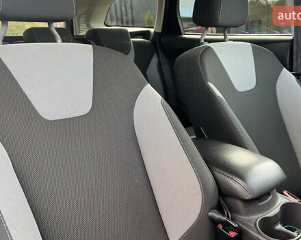 Червоний Форд Фокус, об'ємом двигуна 1.56 л та пробігом 213 тис. км за 7500 $, фото 22 на Automoto.ua